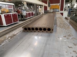 خط بثق ألواح أرضيات طرادات وأرضيات من مركبات الخشب البلاستيكي الأسمنتة للفناء والأرضيات، أرضيات ذات شرفة خشبية مغطاة تلقائيًا من BOGDA - Product Image 5