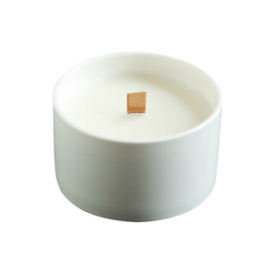 Bougie en cire de soja dans un pot en céramique écologique et biologique, hautement parfumée, réutilisable, pour mariages et décorations de Noël - Product Image 2