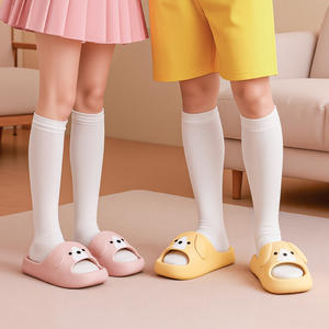 Chaussons d'intérieur respirants, antidérapants et légers, en PVC et PE, doux au toucher, conçus pour les chiots. - Product Image 6