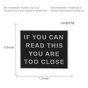 Amusant émail broche trop proche Badge broche noir blanc rose conseil épinglette Denim jean chemise sac dessin animé bijoux cadeau pour les amis - Product Image 6