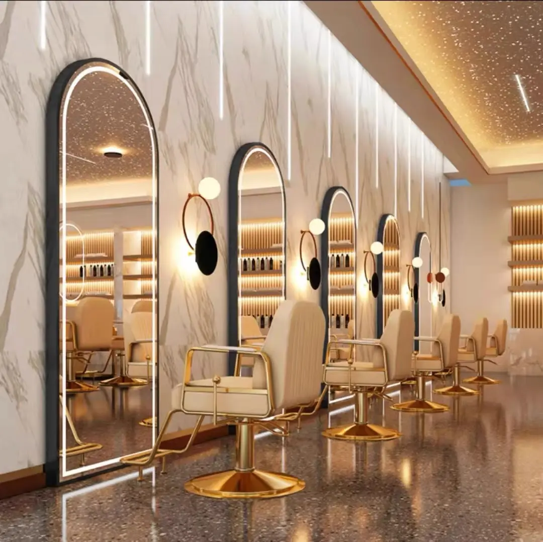 Échantillon gratuit mur européen style moderne monté simple LED avec lumière hôtel coupe de cheveux salon de coiffure miroir en or