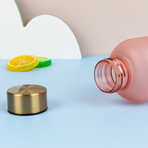 Offre Spéciale pour fille en plastique givré avec marqueur de temps 1000ml Portable Tritan bouteille d'eau de qualité alimentaire bouteille d'eau de sport - Product Image 3