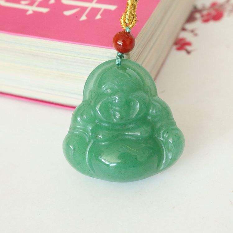 จี้หยกสีเขียวพร้อมเชือก