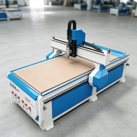 Routeur CNC à production continue, machine de découpe CNC 1300*2500mm pour la fabrication en série d'articles en bois