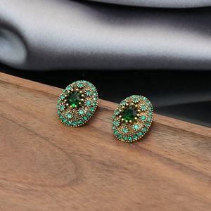 Boucles d'oreilles rétro en zircon vert, style européen américain français, luxe léger, style antique haut de gamme, tendance, vente en gros - Product Image 1