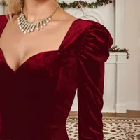 Robe de soirée rouge en velours à manches longues et col carré pour femme, coupe ajustée élégante, avec nœuds ODM, taille haute, idéale pour les événements de Noël