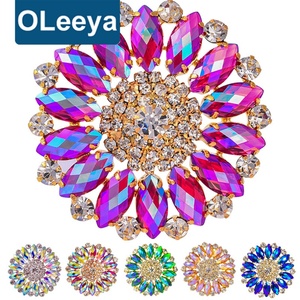 Applique de corsage pour encolure en verre à dos plat, ornée de strass perlés brillants et de boutons argentés, avec base dorée, pour accessoires vestimentaires - Product Image 1