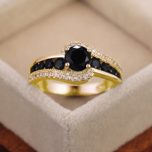 Anello dal Design Classico di Colore Nero per Donne - Product Image 6