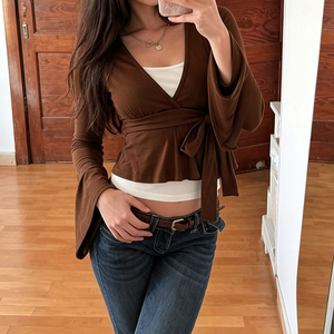 Blusa Y2K de manga larga para mujer, estilo cruzado con lazo lateral, cuello en V, manga acampanada, corte cropped, ajuste casual y ceñido - Product Image 3