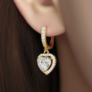 Ensemble de bijoux romantiques en laiton plaqué rhodium et zircon en forme de cœur pour homme et femme, idéal pour les fiançailles, les mariages et les cadeaux de fête - Product Image 4