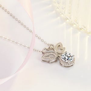 Gran oferta, collar con colgante de amor de Lago de cisne romántico, diseño de beso de cisne de seis puntas con moissanita simulada brillante, joyería de moda - Product Image 6
