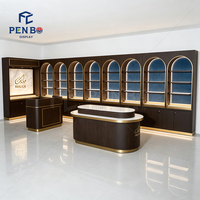 Décoration intérieure de boutique de parfums, présentoirs cosmétiques, armoires de magasin de maquillage, étagères murales en bois pour parfums