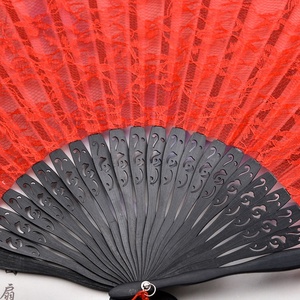 Éventail pliant classique en bambou ajouré, style japonais, pour femmes, idéal pour la danse ou comme cadeau créatif, inspiré du Cheongsam. - Product Image 4