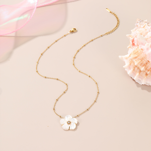 El collar de acero inoxidable con cuentas y capas de flores, éxito de ventas transfronterizo, no se decolora y es exquisito para Instagram. - Product Image 4