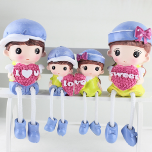 Creativa Familia <span class=keywords><strong>de</strong></span> Cuatro Muñecos <span class=keywords><strong>de</strong></span> Resina con Pies Colgantes para Decoración del Hogar - Product Image 3