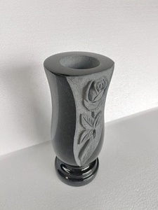 Vase <span class=keywords><strong>funéraire</strong></span> <span class=keywords><strong>en</strong></span> <span class=keywords><strong>granit</strong></span> noir sculpté <span class=keywords><strong>en</strong></span> forme de rose, style europé<span class=keywords><strong>en</strong></span>, pour pierre tombale <span class=keywords><strong>en</strong></span> <span class=keywords><strong>granit</strong></span> noir absolu du Shanxi - Product Image 3