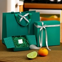 Scatola regalo rigida personalizzata con logo per prodotti skincare, verde smeraldo