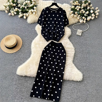 Bas d'été de style coréen décontracté à taille haute et à coupe ajustée avec haut à pois Simple col doux tricoté à manches courtes