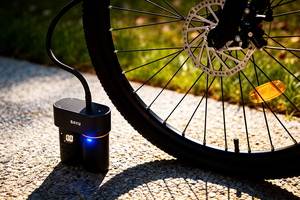 Kit Essentiel : Aspirateur de Voiture Sans Fil et Batterie Externe pour le <span class=keywords><strong>Camping</strong></span> 	 Kit essentiel pour une utilisation en extérieur, aspirateur de voiture rechargeable - Product Image 4