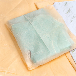 กระดาษห่อของขวัญแบบม้วน พิมพ์โลโก้ตามสั่ง สำหรับเสื้อผ้า รองเท้า และของขวัญอื่นๆ สำหรับผู้ค้าส่ง - Product Image 1