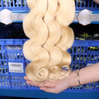 12A 15A Mèches de cheveux humains vierges bruts, cuticules naturelles alignées, non traitées, couleur blonde 613, ondulation naturelle, vente en gros
