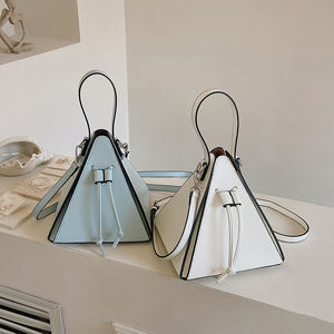 <span class=keywords><strong>2026</strong></span> 女设计师包 PU 三角单肩斜挎包 糖果图案风格时尚女士包 - Product Image 5