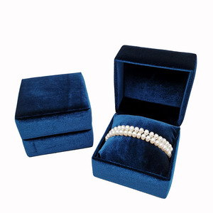 Boîte à montre en plastique et velours de luxe, boîte d'emballage cadeau, en forme d'oreillers, pour hommes et femmes, pour bijoux, luxe, de très bonne qualité - Product Image 2