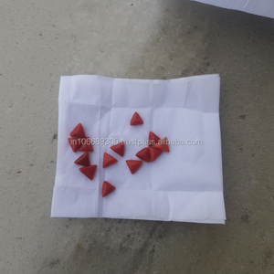 Pierres précieuses en corail naturel, cabochons en vrac - Pierres rouges en forme de triangle pour la vente en gros de bijoux |   Pierres précieuses de corail naturel d'origine IT L - Product Image 1