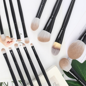 Set de 15 Brochas de Maquillaje Negras con Logotipo Personalizado, Pelo Sintético Suave, Kit de Cosméticos para Rostro y Ojos - Product Image 4