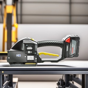 Presse à balles électrique Fromm P328 18 volts entièrement automatique pour l'emballage métallique en entrepôt - Product Image 1