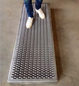 Gradini e Passerelle in Metallo Antiscivolo, Passerella in Acciaio Perforato, Gradini per Scale Perforati - Product Image 2