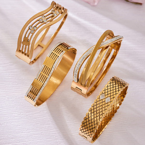สายนาฬิกาข้อมือสแตนเลสสตีลแบบกลวง Mili Cross-Border ลาย CHARM หัวเข็มขัดเรียบง่าย ประดับเพชรซิร์คอน ชุบทองคำแท้ 18K - Product Image 2