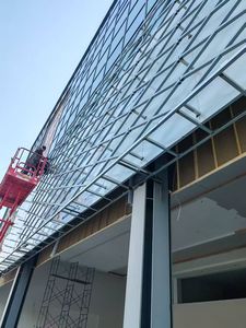 Paneles Modernos de Muro Cortina de Aluminio con Superficie Anodizada Anticorrosión para Aplicaciones Exteriores en Edificios - Product Image 1