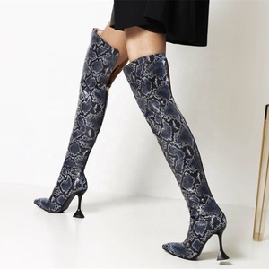 Bottes longues pour femme, grande taille 43, en similicuir serpent, à bout pointu, talon chaton, montantes au-dessus du genou, avec fermeture éclair arrière, tendance - Product Image 3