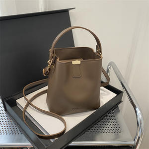 2025 nuevos bolsos de hombro tipo cubo para mujer, bolsos de mensajero cruzados de Color sólido pequeños y baratos a la moda - Product Image 3