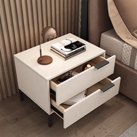 Mesita de Noche Zayshine Italiana Minimalista de Lujo, Color Blanco Arroz, Marco de Madera Maciza, Patas de Metal, Dos Cajones para el Dormitorio, Venta al por Mayor