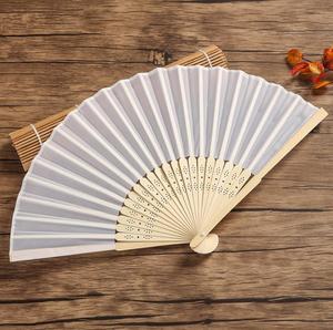 Abanicos de Mano Plegables de Bambú Personalizados al por Mayor, Abanicos de Tela de Seda Blanca para Bodas, Recuerdos de Boda para Novias - Product Image 2