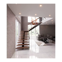 Escalier en métal à poutre unique avec marches en bois et garde-corps en verre – Design moderne