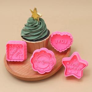 4 moules à biscuits 3D stéréo en plastique, à pression manuelle, pour la pâtisserie DIY, avec messages <span class=keywords><strong>de</strong></span> bénédiction, écologiques, compatibles lave-vaisselle et micro-ondes - Product Image 1