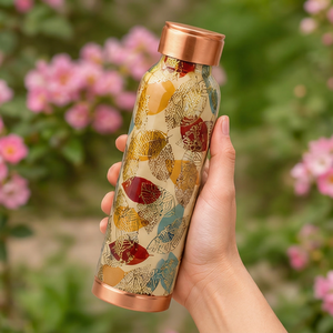 Botella de Agua de Cobre con Estampado de Hojas Otoñales, Botella de Cobre de Diseño Inspirado en la Naturaleza, Botella de Cobre Puro Hecha a Mano, Salud Ayurvédica - Product Image 1