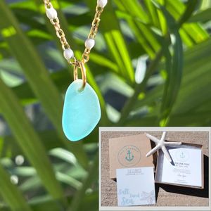 Collar Unisex Hecho a Mano con Colgante de Inicial Personalizada en Acero Inoxidable Chapado en Oro de 18K con Cristal Marino, Inspirado en el Océano - Product Image 6