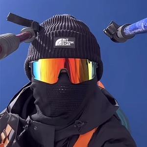 نظارات المشي لمسافات طويلة في الهواء الطلق نظارات ركوب الدراجات العصرية والملونة ونظارات رياضية مخصصة واقية من الرياح للرجال - Product Image 1