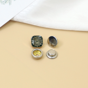 Boutons-pression carrés en alliage plaqué, durables, couleur personnalisée, logo Panjabi, pour vêtements, thobe, <span class=keywords><strong>mercerie</strong></span>, vente en gros - Product Image 2