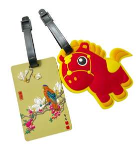 Etiqueta de Equipaje de PVC Suave 3D con Logotipo de Diseño Personalizado, Diseño 2D, Tamaño 105x65mm, Impresión por Transferencia Térmica para Uso Promocional - Product Image 3