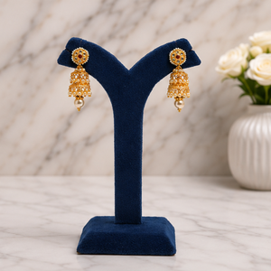 Pendientes jhumka tradicionales de oro de 22k con diseño de perlas y piedras rojas, joyería étnica india para mujeres, para uso festivo. - Product Image 3