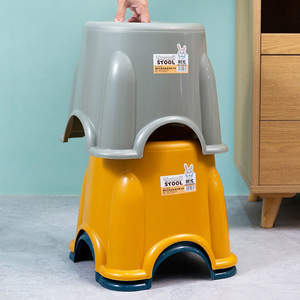 Petit tabouret rond en plastique pour enfant, siège de bain épaissi antidérapant pour bébé et tout-petit - Product Image 4