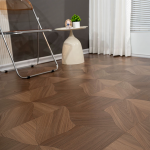 Plancher en bois composite renforcé <span class=keywords><strong>à</strong></span> motif de feuille de lotus, crème, chevrons, résistant <span class=keywords><strong>à</strong></span> l'eau, résistant <span class=keywords><strong>à</strong></span> l'usure, stratifié diamant pour la maison - Product Image 1
