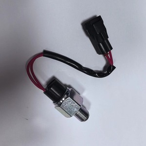 สวิตช์ไฟถอยหลัง 8-98324878-0 สำหรับอีซูซุ 12V อุปกรณ์ช่วยถอยหลังรถยนต์ด้านหลัง - Product Image 5