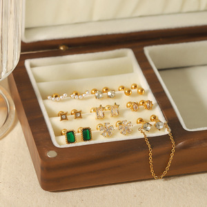 ต่างหูแบบติดหู ดีไซน์ดอกไม้ ดาว หัวใจ ชุบทอง 18K บนสแตนเลสสตีล เหมาะสำหรับใส่ทุกวัน เครื่องประดับสำหรับผู้หญิง - Product Image 1