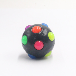 Bán buôn 5.5cm Fidget Spiky bóng ánh sáng lên nhiều màu TPR <span class=keywords><strong>LED</strong></span> nảy bóng - Product Image 6